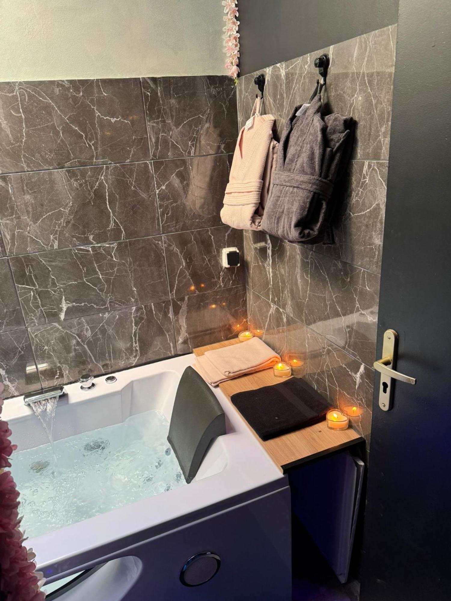Love Room Spa Jacuzzi Лион Экстерьер фото